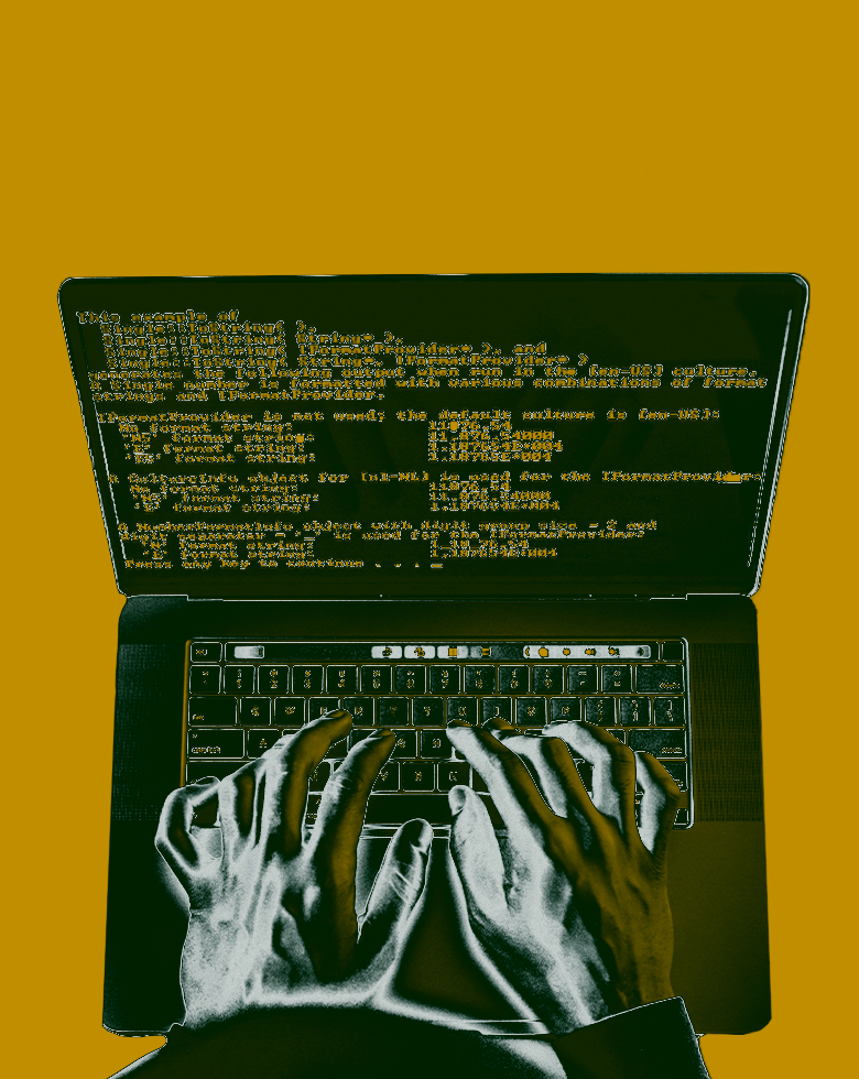 軟體研發部門照片:照片裡以Coding的畫面做為軟體研發的意象。